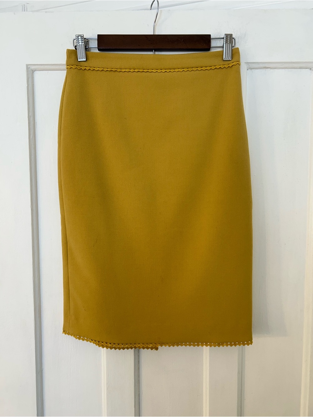 Ann Taylor Mustard Yellow Pencil Skirt Size 0 Lace Trim Vintage Inspired